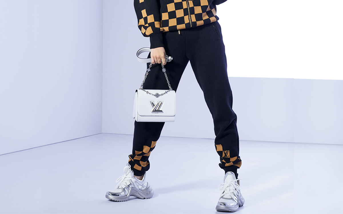 Louis Vuitton EPI Twist Monogram Flower Chain Shoulder Bag