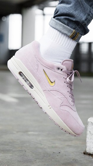 nike millennial pink